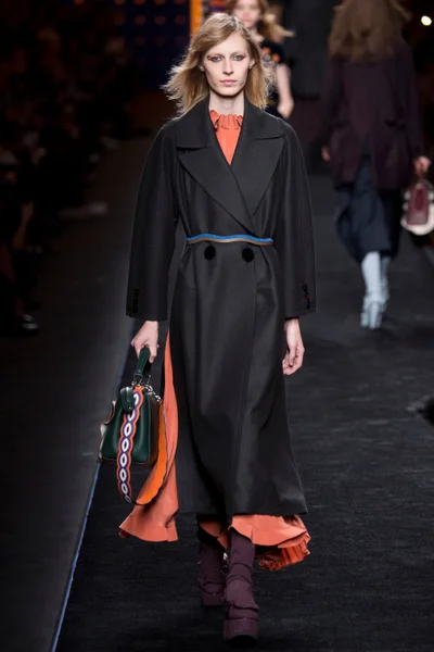 Look 30